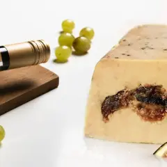 Bouteille de vin blanc et foie gras aux figues. Quel vin d'Alsace servir avec ce délice ?