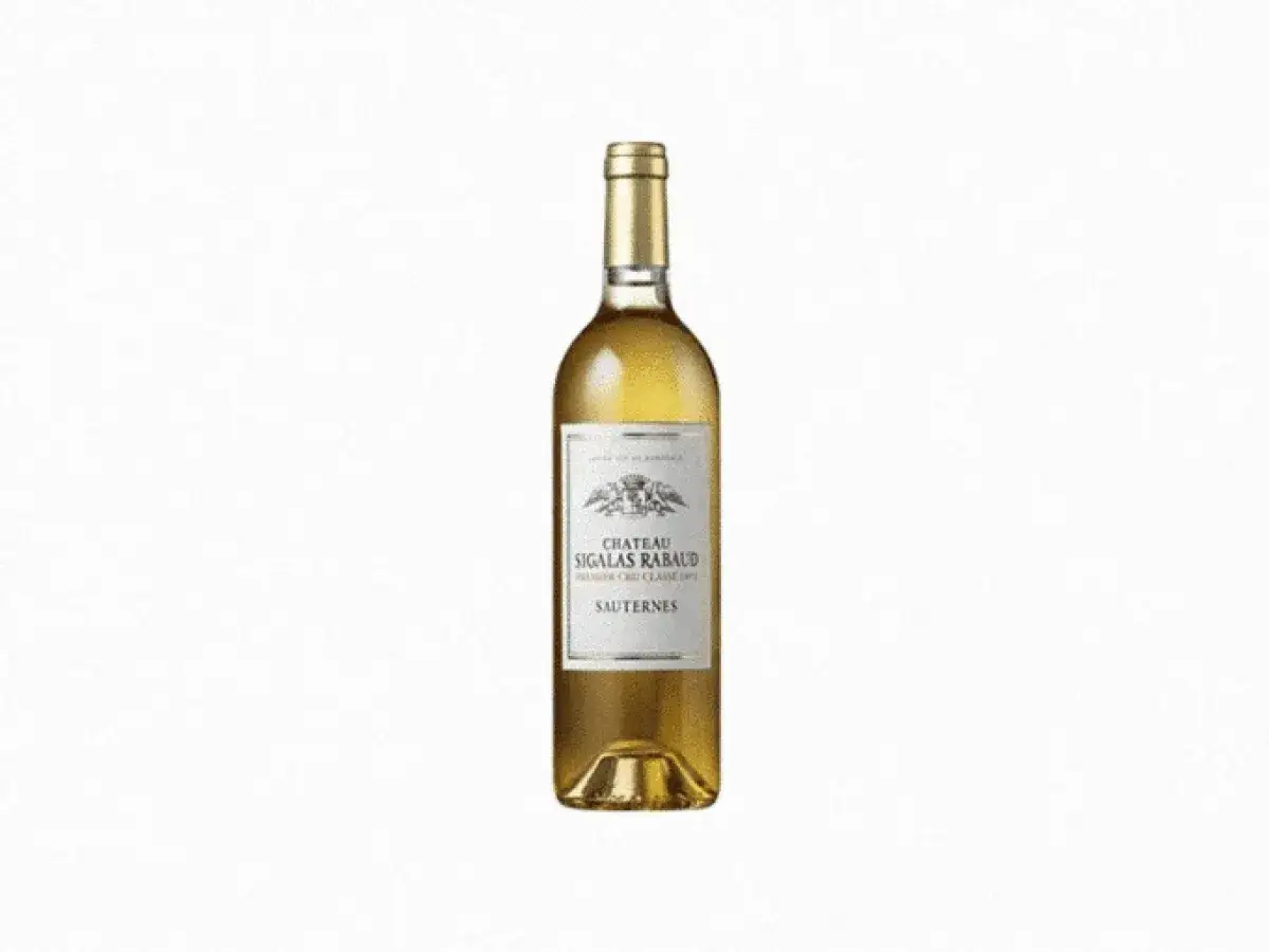 Bouteille de Sauternes, un vin id&eacute;al pour accompagner foie gras, desserts fruit&eacute;s ou fromages bleus.