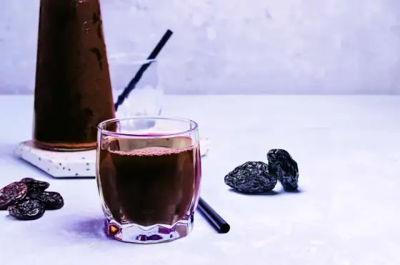Jus de pruneau - Quand agit-il vraiment? Guide complet