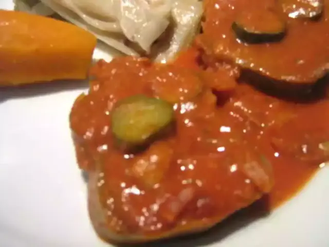 Langue sauce piquante - la recette fondante aux cornichons